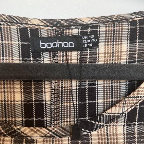 Beautiful Plaid / Check Print Balloon Sleeve Smocked Tie Front Boohoo Dress - Picture 7 of 8